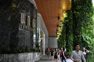 KEBUN MENEGAK: Projek perumahan privet One Shenton merupakan salah satu penerima Skim Insentif Skyrise Greenery oleh Nparks.