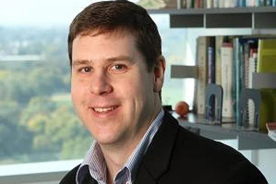 SAINTIS TERKEMUKA: Kajian Dr White telah membantu untuk merintis bidang genom fungsian dan sistem biologi pada lewat 1990-an. Beliau juga telah membantu mengasaskan sebuah syarikat perubatan bernilai berbilion dolar di Amerika Syarikat. - Foto A*STAR