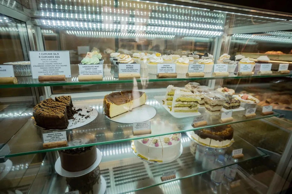 Fluff Bakery yang bermula sebagai kedai yang menawarkan kek cawan, kini meluaskan rangkaian pencuci mulut yang ada seperti biskut, donat, kek dan kini ‘gelato’.