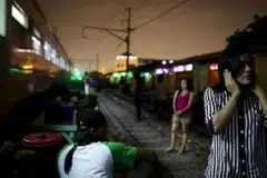 KUPU-KUPU MALAM: Akhbar tempatan Indonesia melaporkan aktiviti pelacuran mungkin akan dibenarkan di beberapa buah kawasan di Jakarta sebagai usaha mengawal kegiatan pelacuran secara haram yang berlaku di bilik sewa dan apartmen. - Foto mStar Online