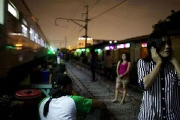 KUPU-KUPU MALAM: Akhbar tempatan Indonesia melaporkan aktiviti pelacuran mungkin akan dibenarkan di beberapa buah kawasan di Jakarta sebagai usaha mengawal kegiatan pelacuran secara haram yang berlaku di bilik sewa dan apartmen. - Foto mStar Online