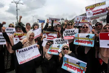 Penunjuk perasaan membantah keputusan pantas Pilihan Raya Presiden dan menuntut pemecatan Presiden Indonesia, Encik Joko ‘Jokowi’ Widodo kerana didakwa terlibat dalam politik dinasti keluarga dengan anaknya, calon Naib Presiden dan Datuk Bandar Solo, Encik Gibran Rakabuming Raka, di Yogyakarta pada 1 Mac. 