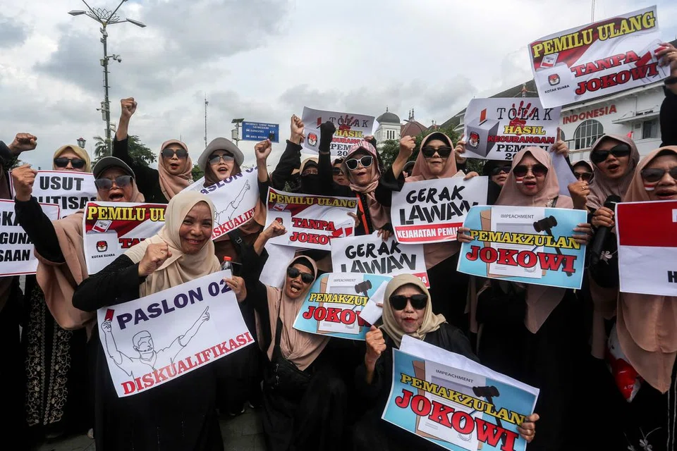 Penunjuk perasaan membantah keputusan pantas Pilihan Raya Presiden dan menuntut pemecatan Presiden Indonesia, Encik Joko ‘Jokowi’ Widodo kerana didakwa terlibat dalam politik dinasti keluarga dengan anaknya, calon Naib Presiden dan Datuk Bandar Solo, Encik Gibran Rakabuming Raka, di Yogyakarta pada 1 Mac. 