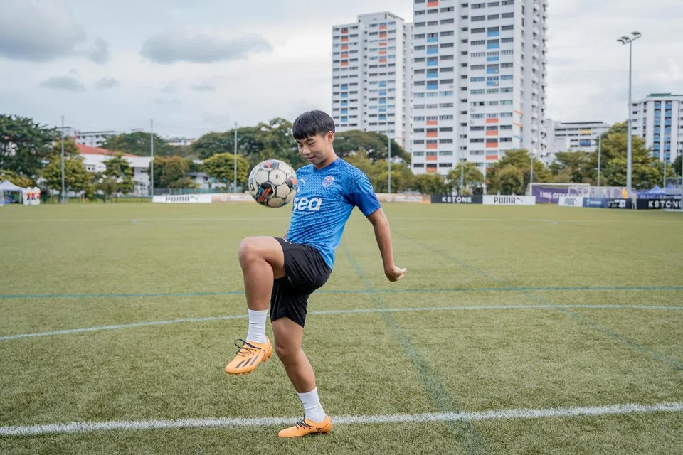 BAKAT MUDA: Nathan Mao membuat penampilan sulungnya dalam Liga Perdana Singapura pada Mac bersama Lion City Sailors, menjadikannya pemain termuda pada usia 15 tahun dan lima hari untuk berbuat demikian dalam sejarah bola sepak tempatan. 