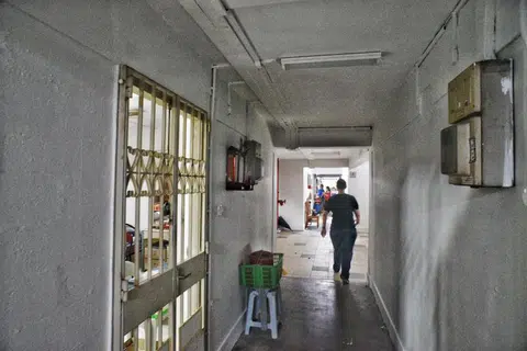 BANTUAN MENYELURUH: Golongan dalam program ComLink yang tinggal di flat sewa akan diberi bantuan lebih menyeluruh untuk mereka perbaiki kehidupan. 