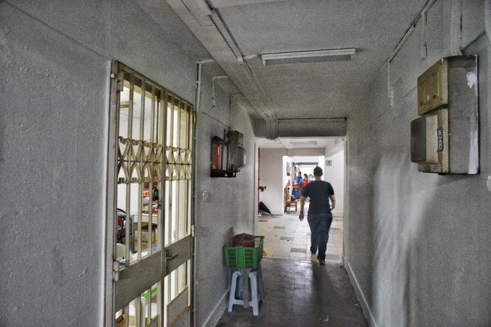 BANTUAN MENYELURUH: Golongan dalam program ComLink yang tinggal di flat sewa akan diberi bantuan lebih menyeluruh untuk mereka perbaiki kehidupan. 