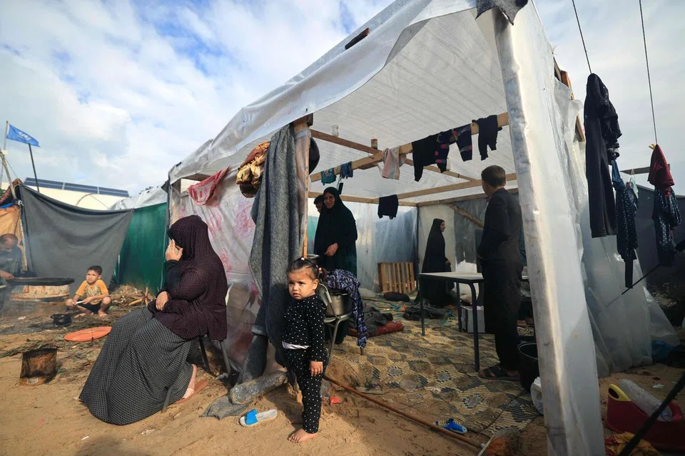 HILANG TEMPAT TINGGAL: Seramai 700,000 orang yang kehilangan tempat tinggal kini ditempatkan ke pusat-pusat perlindungan yang dikendalikan UNRWA.