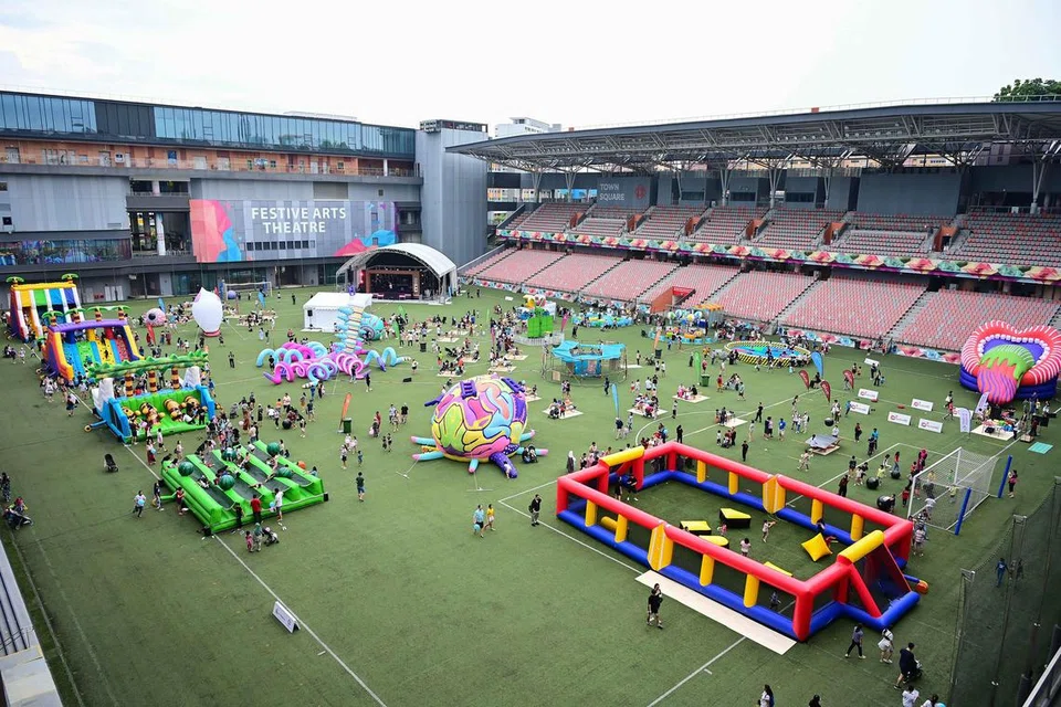TEMASYA KELUARGA: Sertai Family Fiesta Carnival, atau Karnival Fiesta Keluarga, pada Sabtu ini di Town Square Our Tampines Hub di mana semuanya percuma, termasuk tiket masuk hingga ke permainan dan snek seperti aiskrim dan bertih jagung.