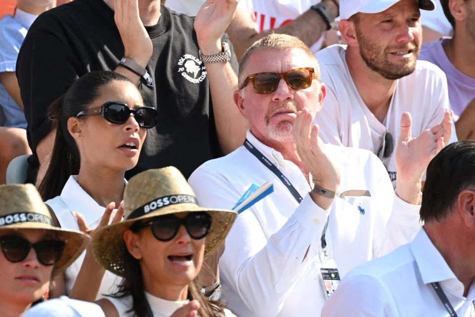 RASA BANGGA: Bekas juara Grand Slam sebanyak enam kali, Boris Becker (kanan), berkata anak didiknya, Holger Rune, mempunyai potensi besar. Beliau bersama temanitanya, Lilian de Carvalho Monteiro (kiri), semasa menyaksikan pertandingan Terbuka Stuttgart baru-baru ini.