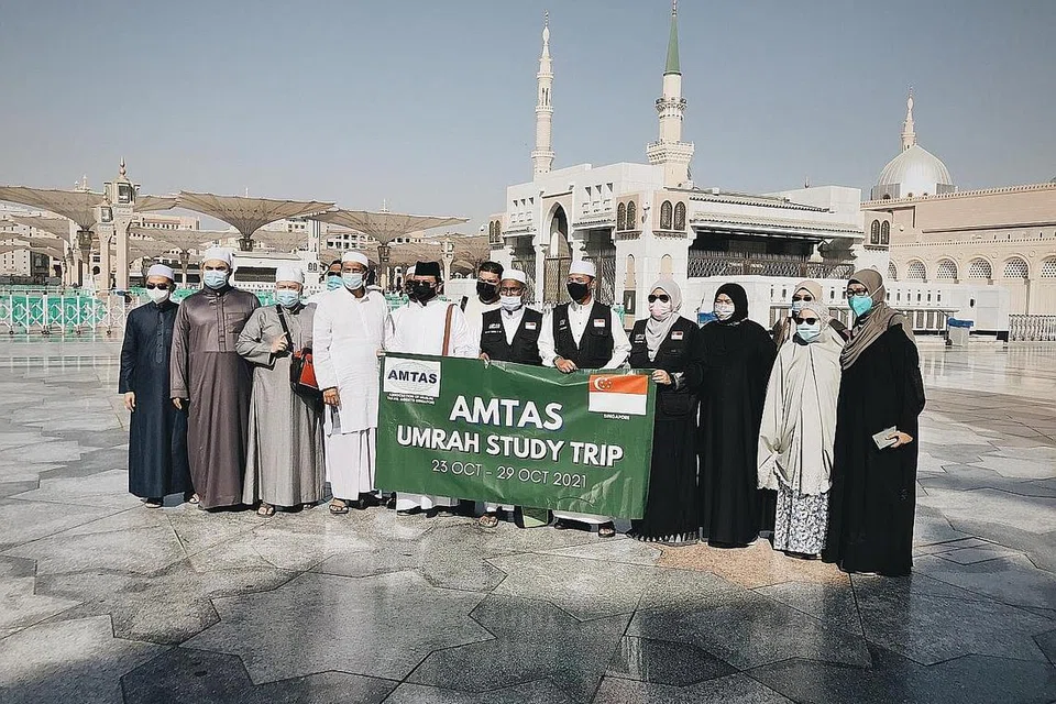 LAWATAN: Sebuah rombongan dari Singapura berada di Madinah untuk meninjau prosedur dan sistem mengerjakan umrah dalam keadaan norma baru nanti. - Foto BH oleh HARITH MUSTAFFA