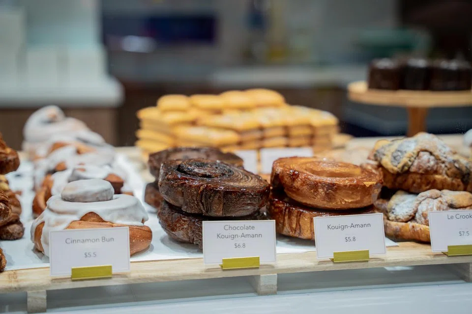 Antara pastri Amerika yang dinikmati ialah ‘Cinammon Buns’ ($5.50) dan pastri Perancis, ‘Kouign Amann’ (perisa original, $5.80 dan coklat, $6.80) 