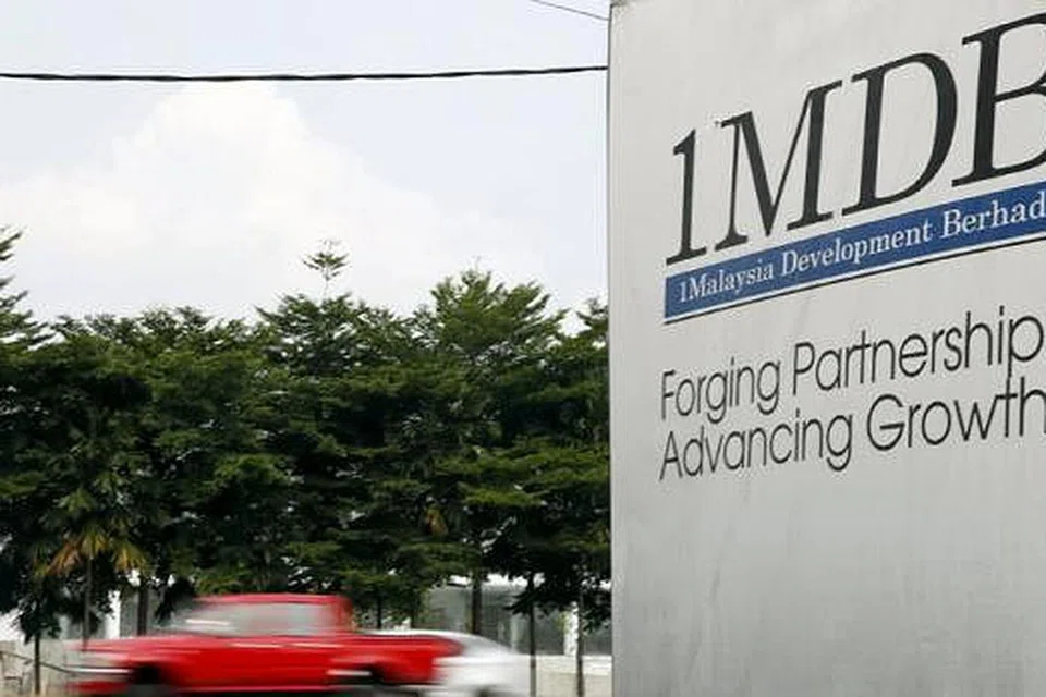 DIBEKUKAN: Singapura telah membekukan beberapa akaun bank dengan simpanan sekitar $10 juta September lalu sebagai sebahagian siasatannya ke atas 1MDB. - Foto REUTERS