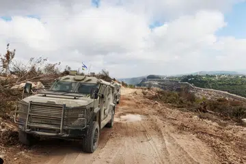 Kenderaan tentera Israel dilihat di selatan Lebanon  pada 13 Oktober sebagai sebahagian daripada pencerobohan dalam konflik antara Hezbollah dengan Israel.