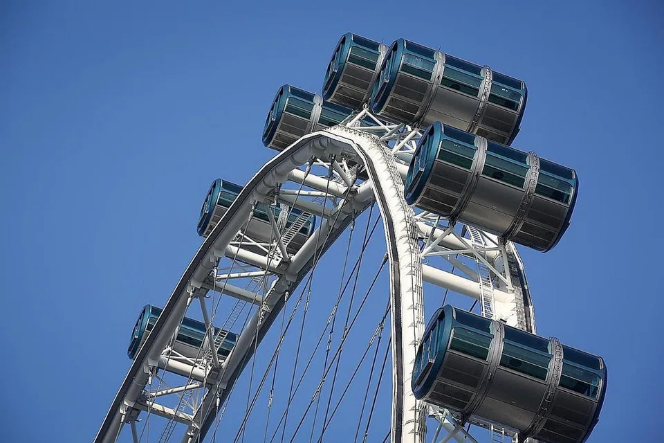 BELUM BEROPERASI: Operasi di Singapore Flyer dihentikan sejak 25 Januari disebabkan 'isu teknikal' dengan BCA perlu berpuas hati piawaian keselamatan telah dipenuhi sebelum memberi izin dibuka semula. - Foto BH oleh ONG WEE JIN