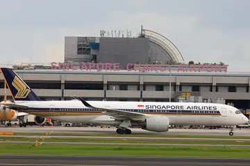 Penerbangan yang dibatalkan adalah SQ494 yang berlepas dari Singapura ke Dubai pada 3.10 petang dan SQ495 yang berlepas dari Dubai ke Singapura pada 7.45 petang.