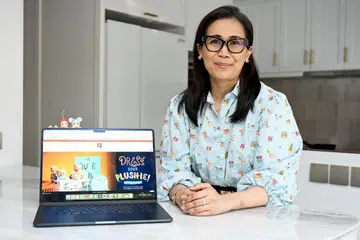 Enterprise Singapore dan CapitaLand Investment melancarkan Retail Maverick Challenge pada Jun 2025, dan salah satu pemenangnya ialah Maison Q, terkenal dengan pakaian kanak-kanak terbalik serta rekaan asli yang teliti. Konsep kedai interaktif mereka membolehkan pelanggan mereka pakaian tersuai mengikut pilihan mereka sendiri.