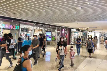 MASIH BAWAH TAHAP PRA-COVID-19: Nilai jualan runcit - pada anggaran $3.4 bilion Ogos lalu - terus berada di bawah tahap sebelum Covid-19. - Foto fail