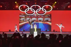 DEDAH BAKAT: Nigel Tan (kanan) memenangi acara taekwondo maya di E-Sukan Olimpik yang diadakan di Pusat Pameran dan Persidangan Suntec Singapura. 