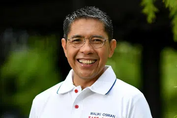 Menteri Kedua (Pendidikan merangkap Ehwal Luar), Dr Mohamad Maliki Osman (gambar atas).