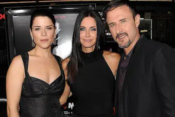 FRANCAIS FILEM: Filem 'Scream', lakonan (dari kiri) Neve Campbell, Courtney Cox dan David Arquette, menumpaskan filem 'Spider-Man: No Way Home' dari carta 'box office' Amerika. - Foto AFP