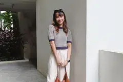 SYUKURI REZEKI: Izyan Mellyna berlakon, mengacara dan menyanyi di samping menjadi penerbit bersama telefilem Hari Raya, ‘Konsert Raya Kampung Kledek’.