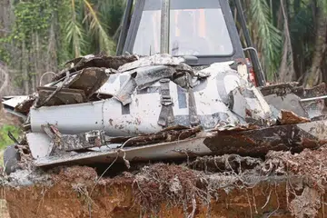 Serpihan pesawat ringan model BK 160 Gabriel dikeluarkan oleh anggota Biro Siasatan Kemalangan Trafik Udara (BSKU).