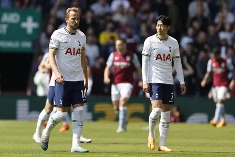 AKAN BERAKSI: Peminat Spurs di Singapura akan dapat menyaksikan Harry Kane (kiri) dan Son Heung-min beraksi di Stadium Negara. 