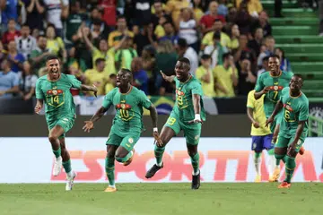 GOL PENTING: Sadio Mane (dua dari kiri) dan rakan sepasukannya girang meraikan gol yang dijaringkan semasa menentang Brazil. 