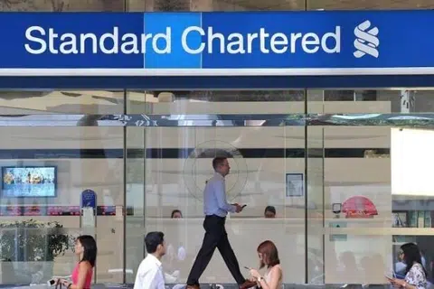 Perbicaraan saman AS$2.7 bilion ($3.5 bilion) terhadap Standard Chartered Bank (Singapore) Limited, berhubung dakwaan peranannya dalam skandal 1Malaysia Development Berhad (1MDB,) akan diteruskan selepas Mahkamah Tinggi Singapura menolak rayuan bank itu untuk membatalkan tuntutan berkenaan.