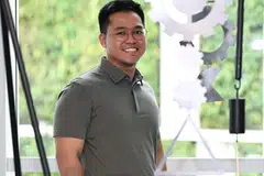 KEMBALI KE SEKOLAH: Encik Muhammad Haikal Radzuan Ramli merupakan lulusan terbaik dalam kursus Penyepaduan Sistem IT bagi Diploma Kerja-Belajar.