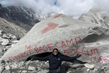 Pertama kali mengikut trek hingga ke Kem Pangkalan Everest (EBC) di Nepal pada Oktober 2025, mengambil masa 14 hari.