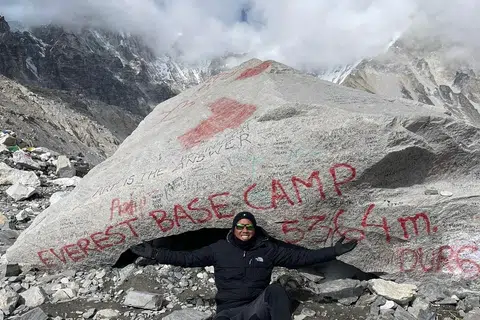 Pertama kali mengikut trek hingga ke Kem Pangkalan Everest (EBC) di Nepal pada Oktober 2025, mengambil masa 14 hari.