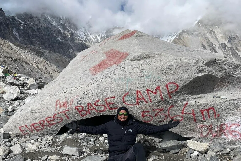 Pertama kali mengikut trek hingga ke Kem Pangkalan Everest (EBC) di Nepal pada Oktober 2025, mengambil masa 14 hari.