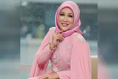 RASA KECEWA: Safura berasa kecewa apabila menjadi peserta pertama tersingkir. Bagaimanapun, katanya, beliau reda dengan ketentuan itu. - Foto BHM