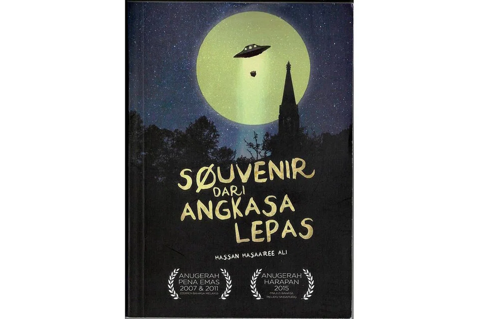 BUKU TERBARU: Antologi 'Souvenir Dari Angkasa Lepas' mengandungi 19 cerpen. - Foto KOPI CETAK SDN BHD 