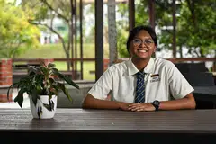 Nurul Izzati Jamaluddin, 16 tahun, seorang Sarjan Mejar Unit Pasukan Kadet Kebangsaan (NCC), ketua murid, dan sukarelawan bagi program Muda SG dan Heartware Network, menerima keputusan cemerlang bagi peperiksaan Sijil Am Pelajaran (GCE) peringkat ‘N’.