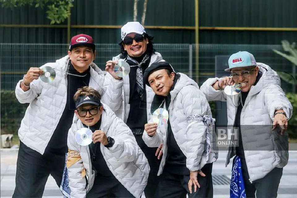 4U2C, Man Senoi, Mama Rap