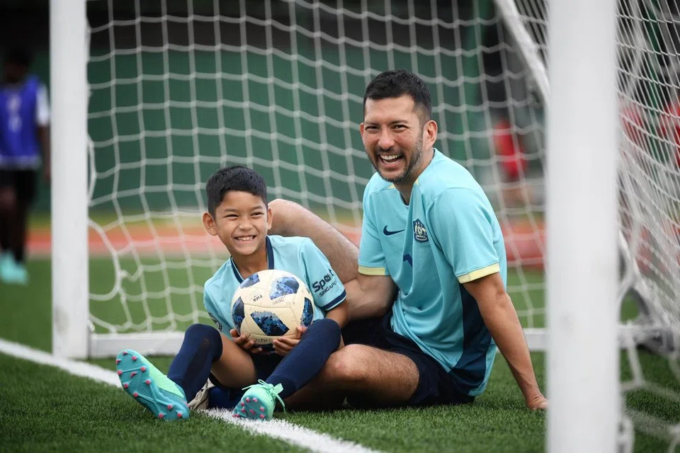 Encik Fadzli Hussen dan anaknya, Kayden Fadzli mengongsi minat yang sama iaitu bola sepak.