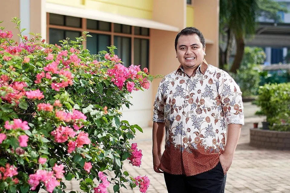 MAHU TARIK BELIA: Cikgu Amirul mahu menarik minat lebih ramai anak muda untuk terlibat sama dalam kerja kemasyarakatan. - Foto BM oleh LIN ZHAOWEI