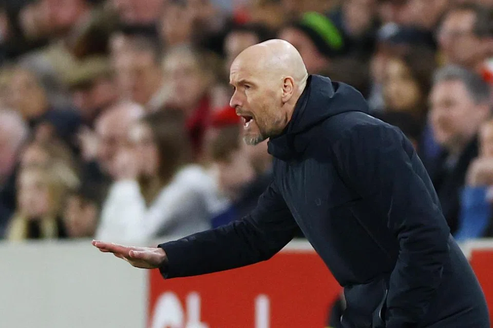 Strategi yang diterap Erik ten Hag meliputi permainan mengawal bola, tumpu pada umpanan dan pergerakan pantas.