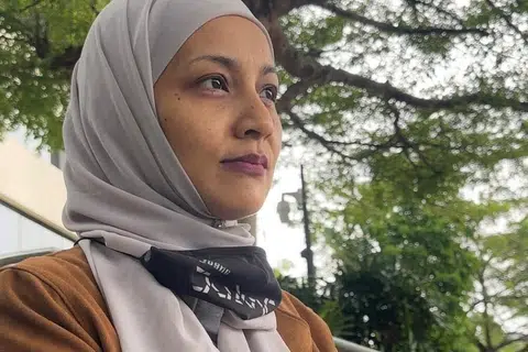 HIDUP SUKAR TAPI REDA : Norish Karman, yang baru kehilangan ibunya, menguatkan semangat demi membesarkan lapan orang anak.