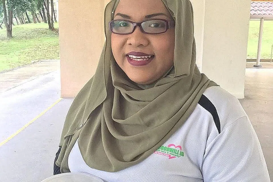 USAHA MURNI: Badan sukarela Project Goodwill Aid yang diasaskan Cik Siti Nurani Mohd Salim (atas) telah mendekati lebih 2,000 keluarga sejauh ini. - Foto ihsan SITI NURANI MOHD SALIM 