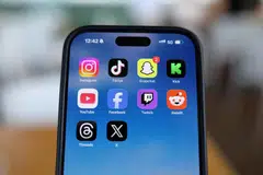 FAIL FOTO: Aplikasi Instagram, TikTok, Snapchat, Kick, YouTube, Facebook, Twitch, Reddit, Threads dan X dipaparkan pada telefon bimbit susulan kenyataan menteri Indonesia bahawa akaun pengguna bawah umur mungkin akan dipadam daripada platform digital.