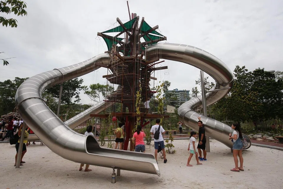 2) TAMAN PERMAINAN 'GAH'