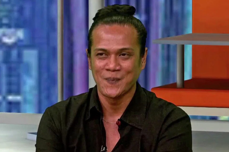 TIDAK DUGA RAMAI PENGIKUT: Jurudandan PS Mansur terperanjat apabila pengikut Instagram beliau meningkat sebanyak 13,000 orang dalam masa sehari menyusuli videonya melatah di set penggambaran menular di media sosial. - Foto ASTRO GEMPAK