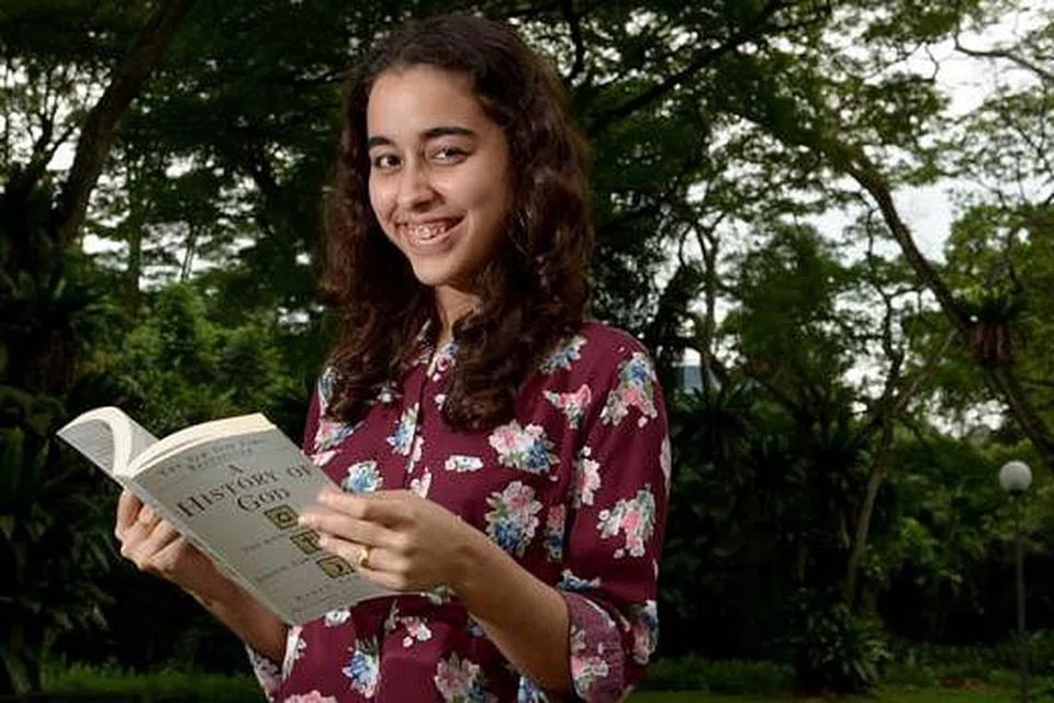 CIK AFRA ALATAS: Anak Islam yang menghabiskan 10 tahun di sekolah 'Mission' terdorong memperjuang isu silang agama - mengikut jejak bapanya, profesor madya Jabatan Sosiologi NUS, Dr Syed Farid Alatas. - Foto TUKIMAN WARJI