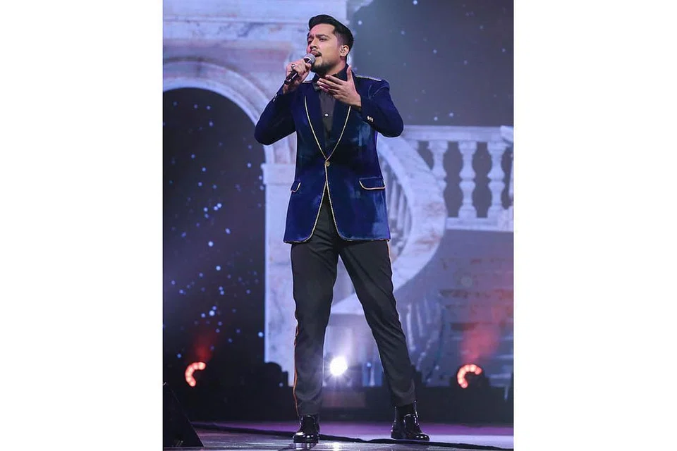 DIKELILINGI SAHABAT MEMBINA: Aliff Aziz mengorak perubahan ke arah kehidupan positif setelah didampingi golongan yang tidak menilai kisah silamnya malah memberinya galakan. - Foto ASTRO