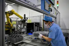 NAIK PADA JUN: Indeks Pembelian Pengurus (PMI) meningkat 0.2 mata kepada 49.7 pada Jun, menguncup pada kadar yang lebih perlahan berbanding Mei, menurut data dari Institut Pembelian dan Pengurusan Bahan Singapura (SIPMM) pada Isnin.