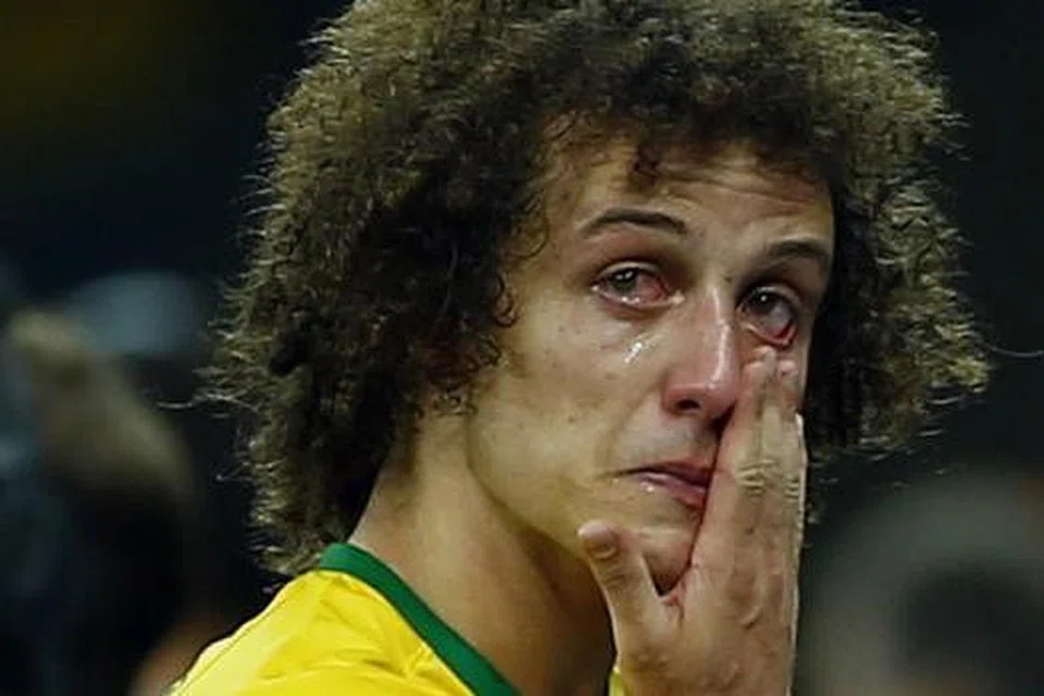 4. DAVID LUIZ TIDAK GUNA. - Foto REUTERS.