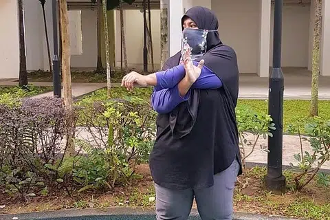 JAGA BADAN 'BERJEMAAH': Di samping menjaga pemakanan dan bersenam dalam usahanya terus mengurangkan berat badan, Cik Mastura Aidel Abu Bakar kini membantu orang lain dengan menyediakan program hidangan terancang. - Foto ihsan MASTURA AIDEL ABU BAKAR